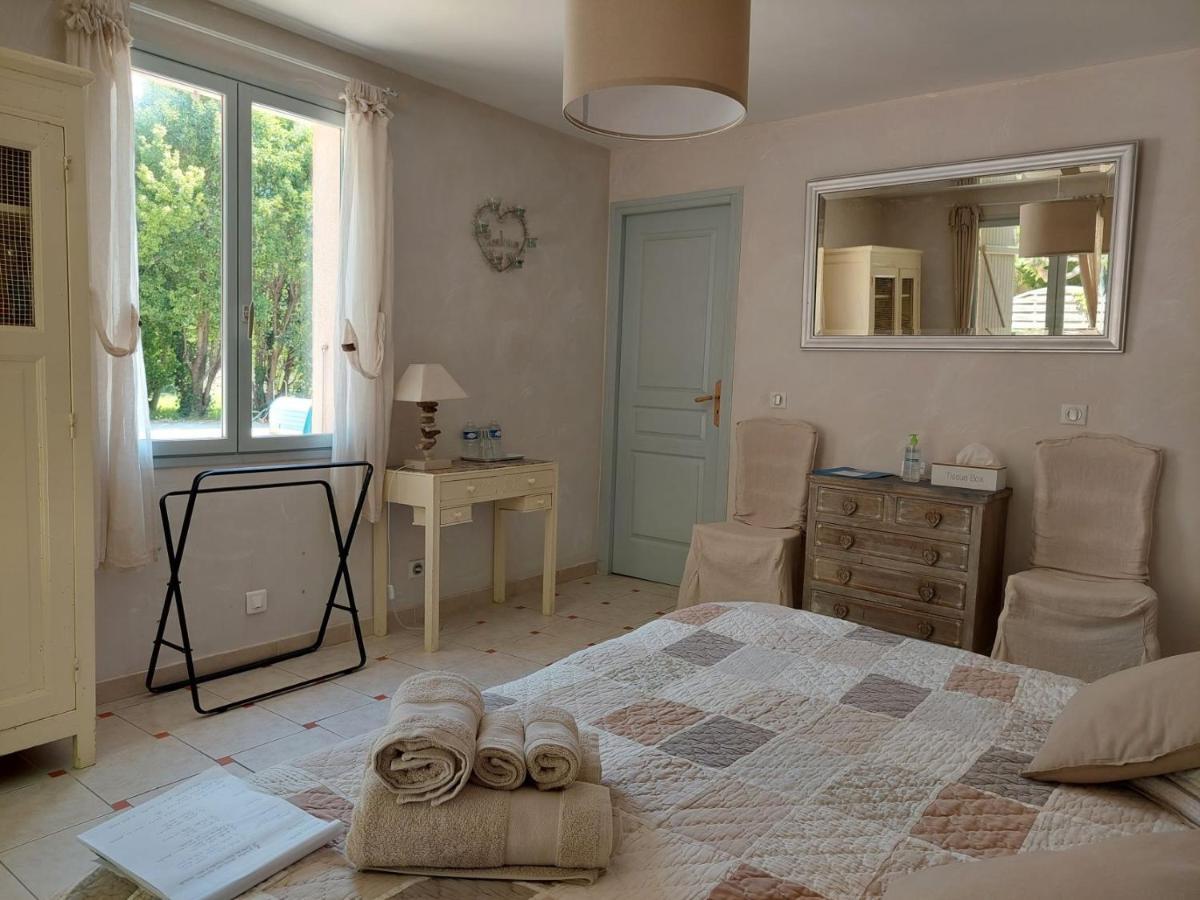 Mas Des Cigognes Bed & Breakfast Le Thor Exterior photo