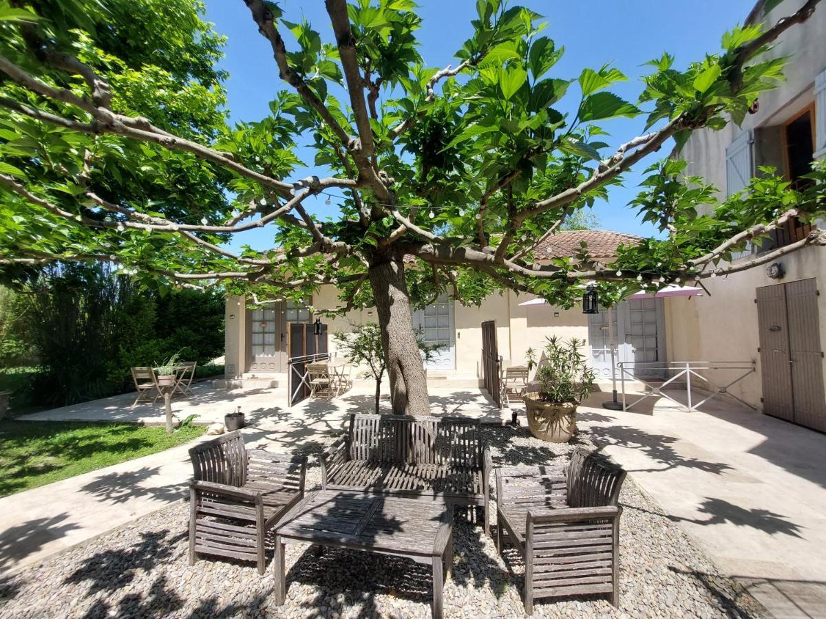 Mas Des Cigognes Bed & Breakfast Le Thor Exterior photo